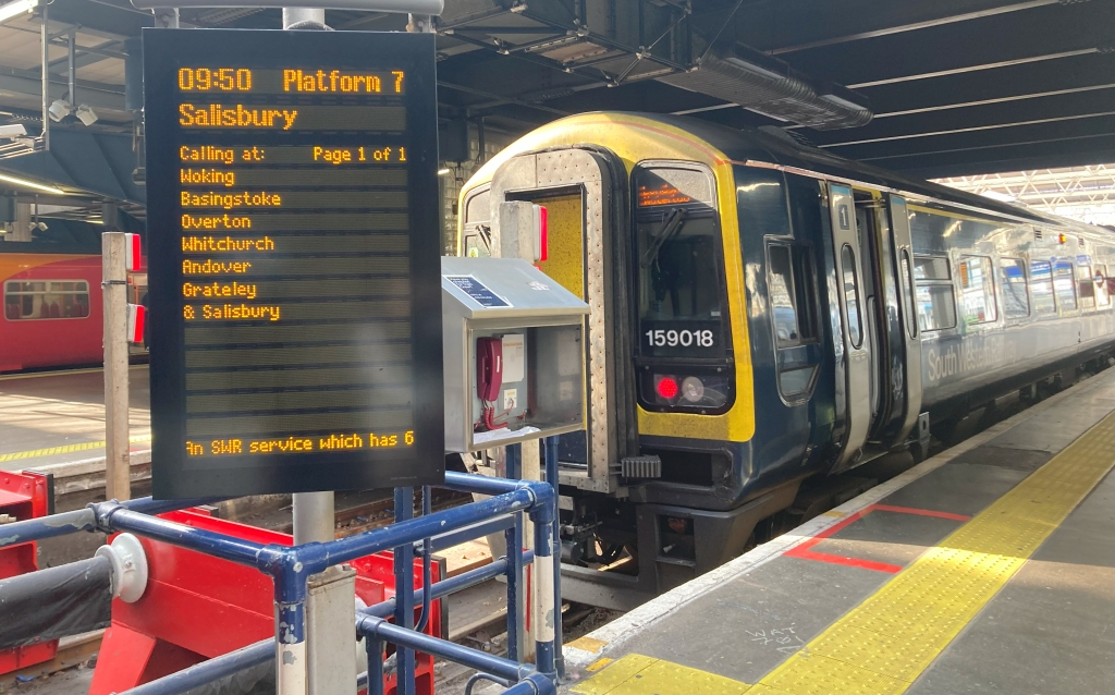 London Waterloo駅のホーム