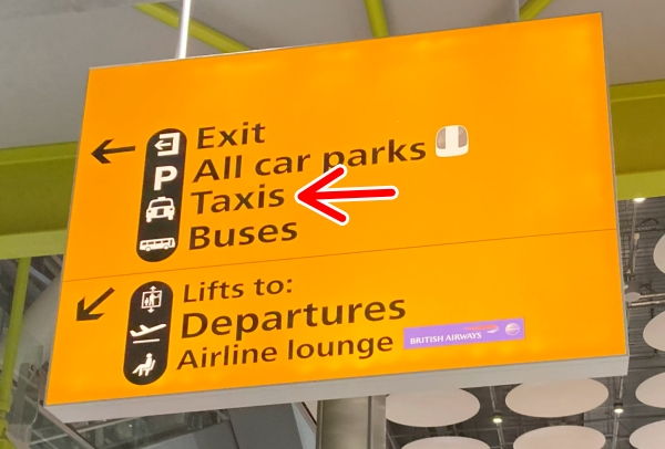 LHRのタクシーの案内標識