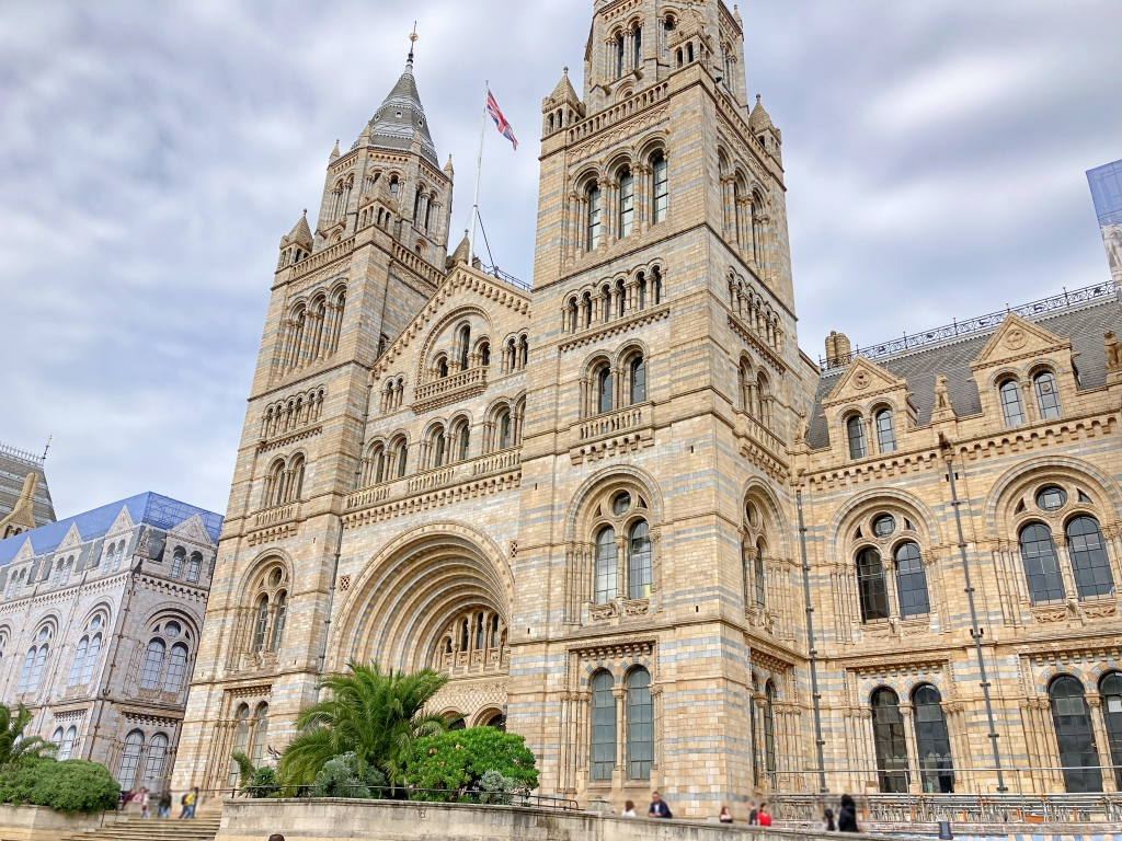 ロンドン自然史博物館の外観