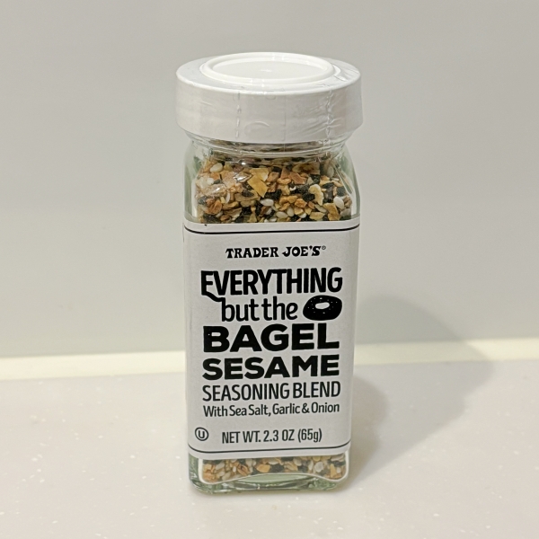 トレジョ「エブリシング・バット・ザ・ベーグル・セサミ・シーズニングブレンド」