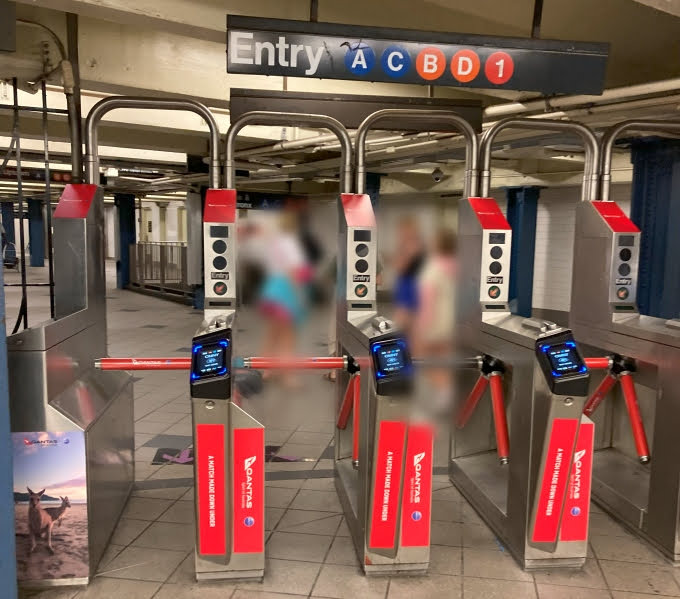 ニューヨーク地下鉄の入口改札