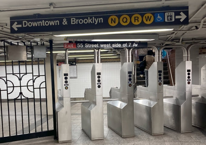 ニューヨーク地下鉄の出口案内