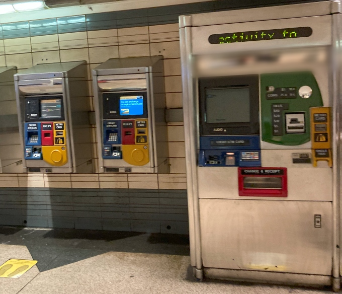 ニューヨーク地下鉄の自動券売機