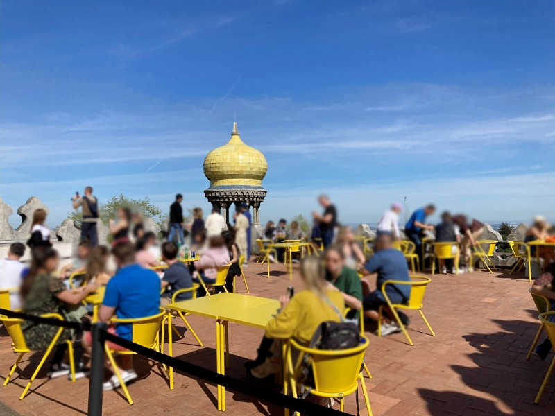 ペーナ宮殿のテラスカフェ