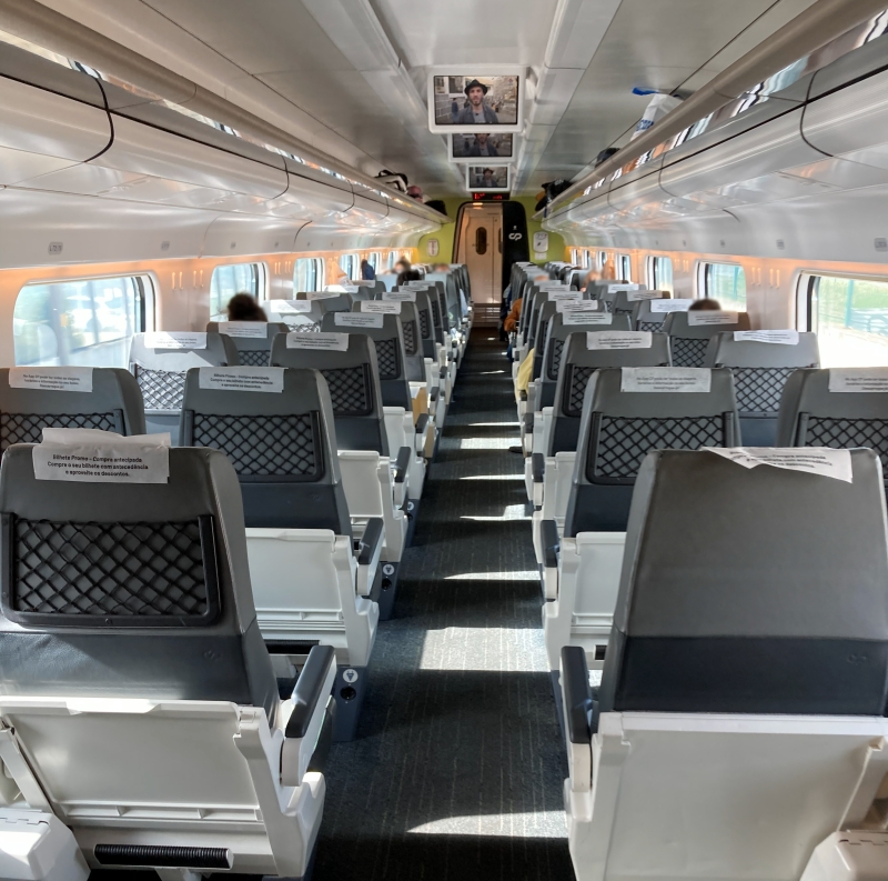 アルファ・ペンデュラールの座席配置(二等車)